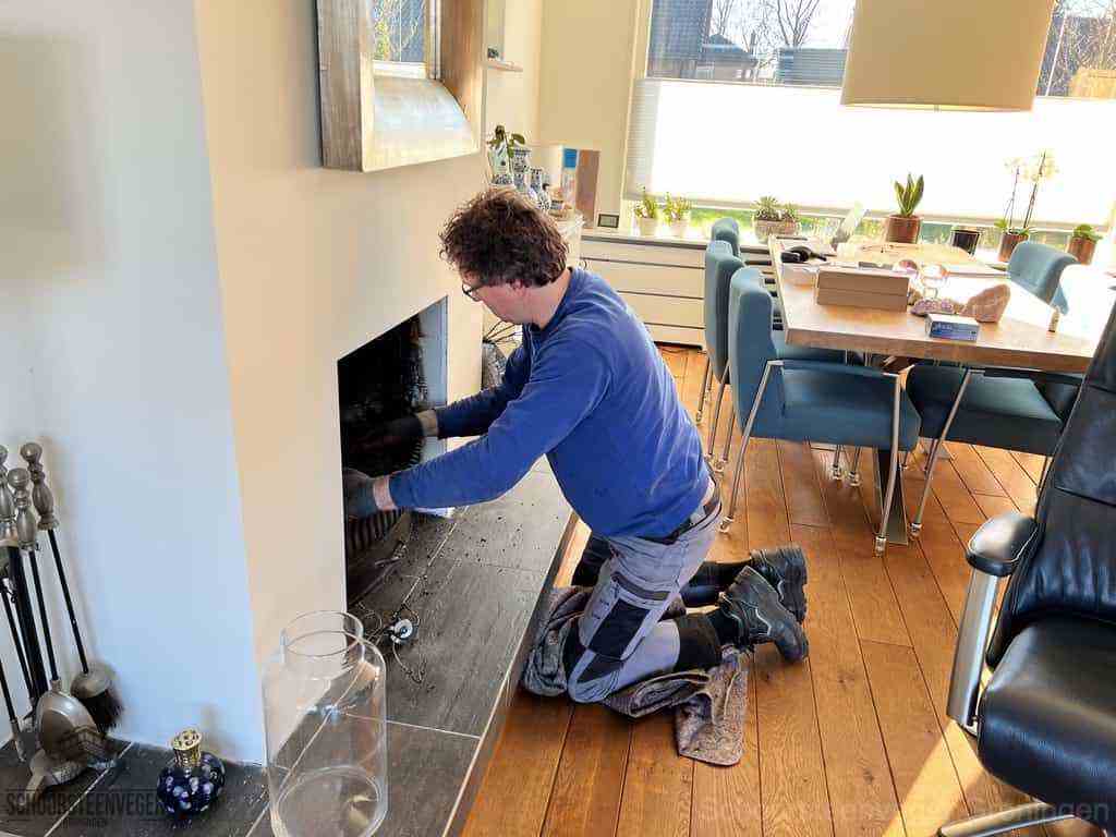 Schouwveger Groningen kleed schoorsteenreiniger Schouwveger Groningen kleed schoorsteenreiniger